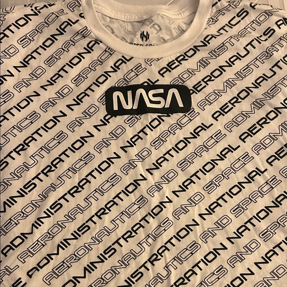 NASA National Aeronautics and Space Administration Adult Medium T Shirt 🌕 🚀 👩‍🚀